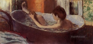 お風呂で足をスポンジで洗う女性 エドガー・ドガ Oil Paintings